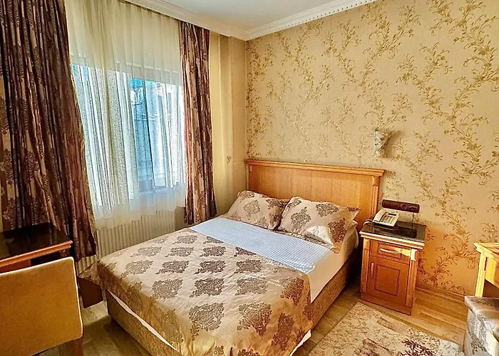 Hotel Grand Papirus 3*