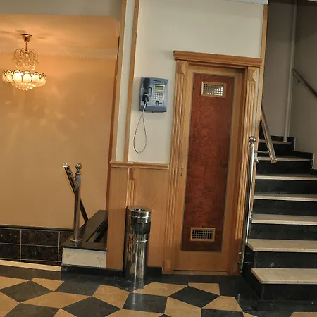 格兰德帕皮若斯酒店 3*