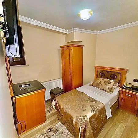 Hotel Grand Papirus 3*