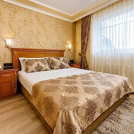 Hotel Grand Papirus 3*